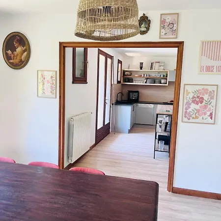Four Seasons Access & Mountain Views Apartament *