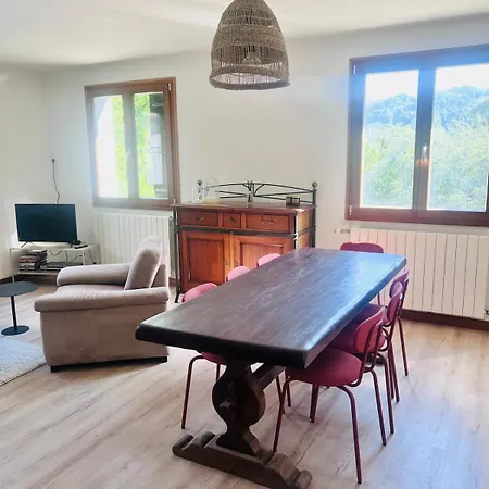 Four Seasons Access & Mountain Views Apartament *