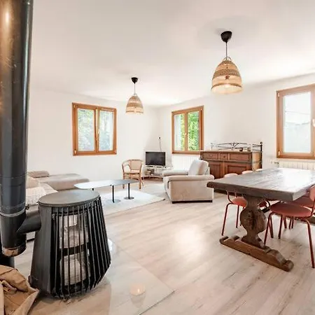 Four Seasons Access & Mountain Views Apartament *